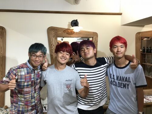 ビビットなヘアカラー